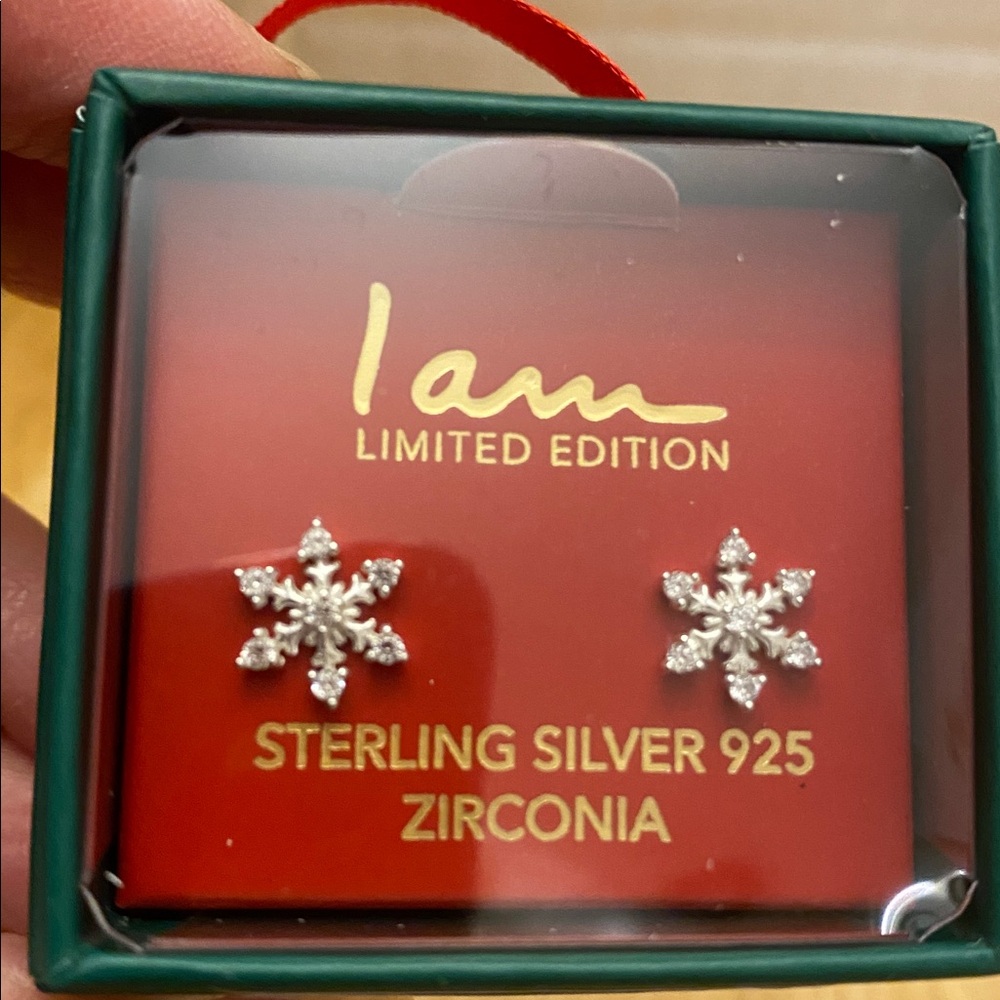 Sterling Silver Star Snowflake post Earrings with Zirconia NWT in gift box
